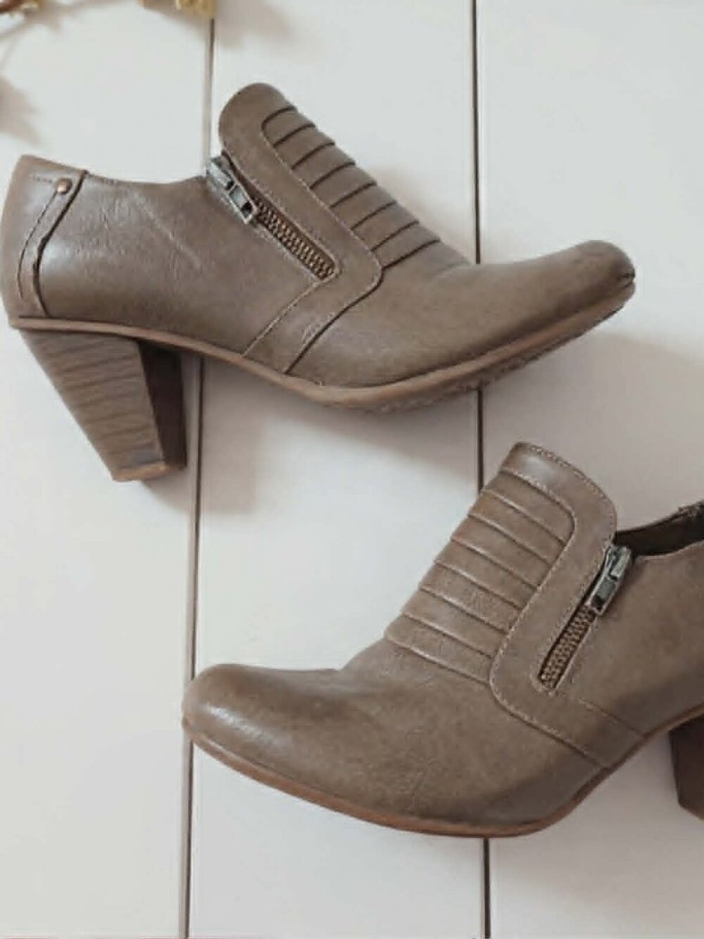 Alberto Elegant Tan Heeled Boots Size 7 (40)